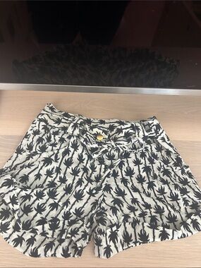 Made in Italy —- DVF Diane von Furstenberg black & white print cuffed shorts